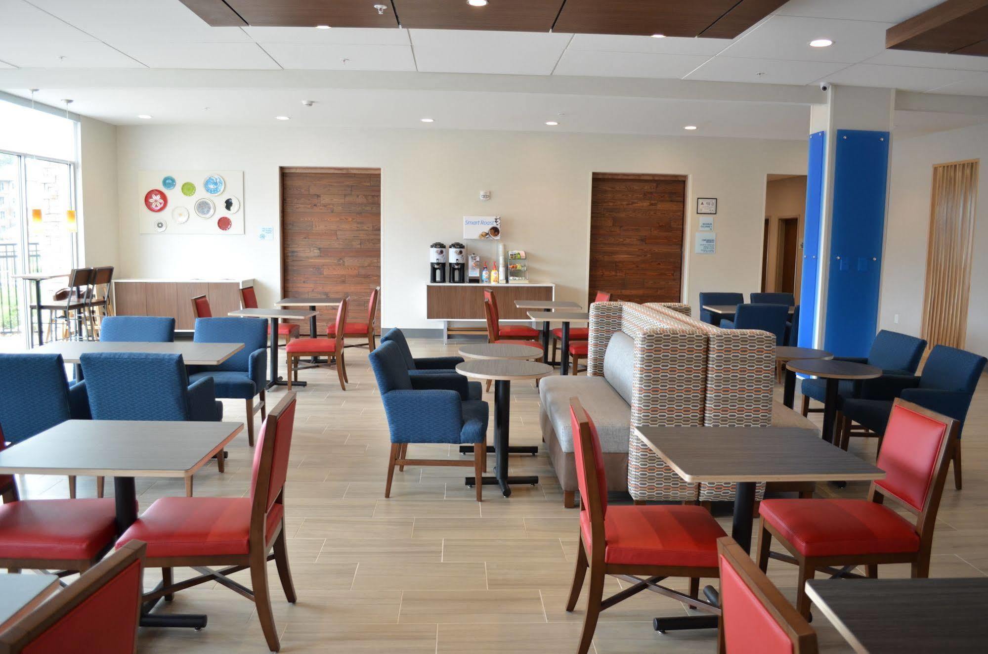 Holiday Inn Express & Suites - Charlotte Ne - University Area By Ihg Exterior foto